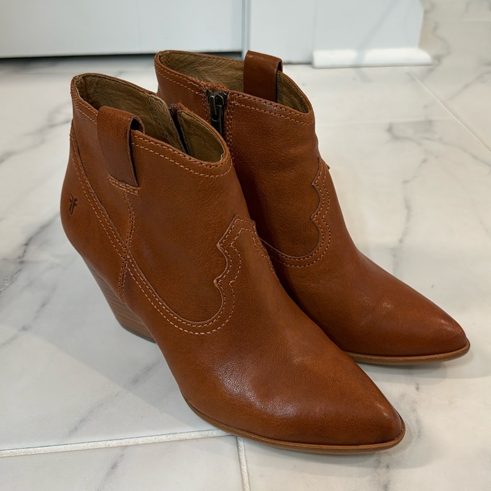 USED FRYE Women's Reina Cognac Leather Western Ankle Bootie ~ Cognac ~  6M